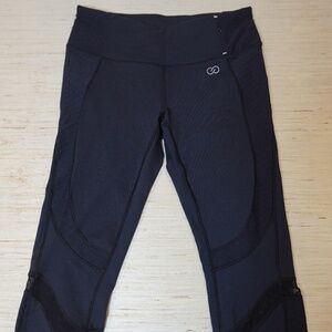 Calia by Carrie Underwood Capri Leggings Black Mesh Panel Women’s Size M NWT